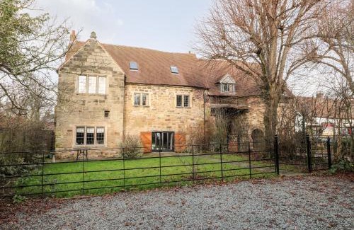 Polesworth House | Discover Gatehouse Croft: Pet-Friendly 4-Star Retreat