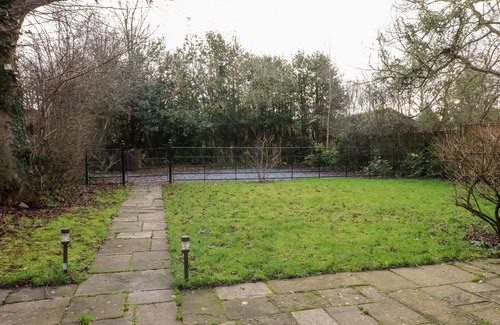 Polesworth Cottage | Gatehouse Croft: Pet Friendly with Breakfast & Kitchen Access
