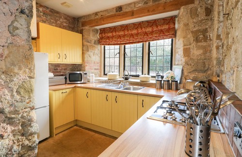 Polesworth Cottage | GATEHOUSE CROFT: Pet-Friendly Retreat with Cozy Fireplace