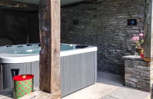 Painscastle Cottage | Pet-Friendly Gatehouse: 10/10 Rated Holiday Cottage