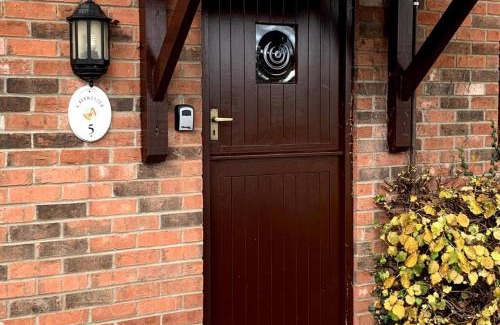 Irstead House | Exceptional Gatekeeper Cottage: Family-Friendly Retreat
