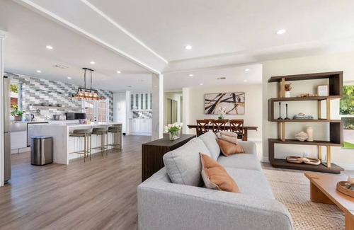 Tarzana House | Gateway 4BD & 3.5BA with Huge Yard & RV Parking
