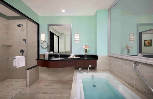 Daulatabad Hotel | Premier Vivanta Aurangabad: Spa, Pool & Family-Friendly