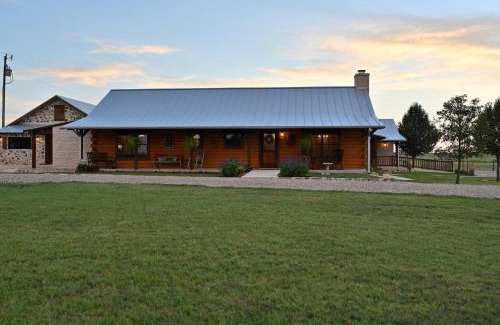 Fredericksburg House | Perfect Family Retreat at Gateway Gathering Cabin