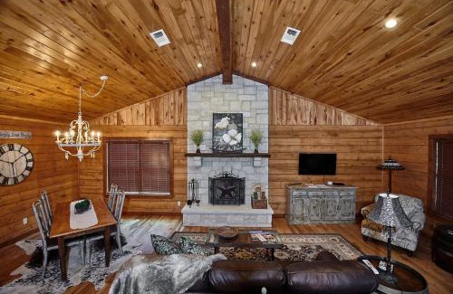 Fredericksburg House | Perfect Family Retreat at Gateway Gathering Cabin