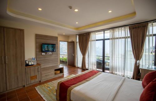 Gandaki Zone Hotel | Gateway Himalaya Resort: Family-Friendly Retreat with Pool
