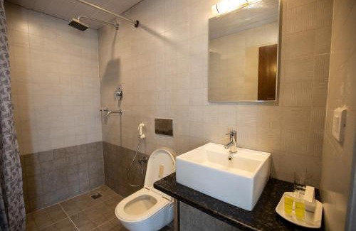 Gandaki Zone Hotel | Gateway Himalaya Resort: Family-Friendly Retreat with Pool