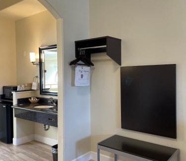 San Bruno Hotel | Family-Friendly Gateway Inn & Suites near San Francisco Airport