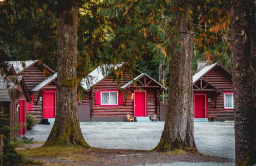 Nisqually Park Hotel | Cozy Gateway Inn & Cabins with Family-Friendly Amenities