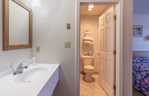 Medway Hotel | Gateway Inn: Family-Friendly Stay with Breakfast Included