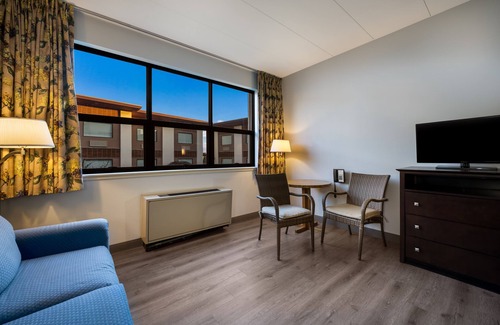 Merrick Hotel | Gateway Inn: Accessible Comfort with Breakfast Included