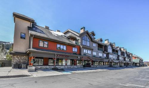 Mountain House House | Gateway Lodge 5030: Guest Rated 10/10 with Pool & Hot Tub