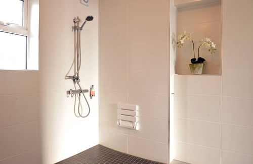 Donegal House | Gateway Lodge Donegal: Wheelchair Accessible & Family-Friendly