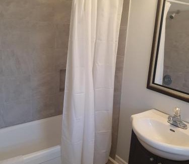 Gananoque Hotel | Cozy Gateway Motel: Pet-Friendly Stay with Fireplace Access