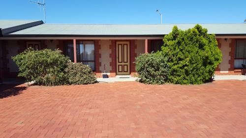 Broken Hill Hotel | Gateway Motor Inn: Self Check-In with Oceanfront Views