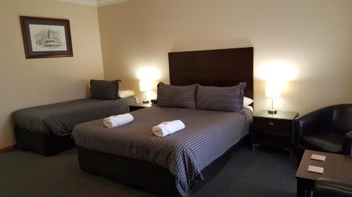 Broken Hill Hotel | Gateway Motor Inn: Self Check-In with Oceanfront Views