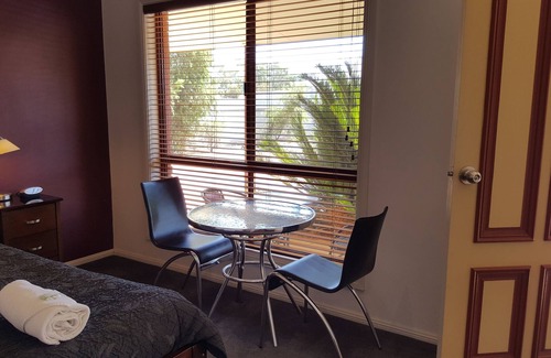 Broken Hill Hotel | Eco-Friendly Gateway Motor Inn: Highly Rated with Pool & Breakfast
