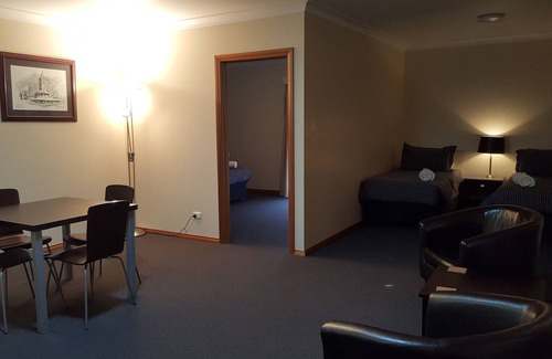 Broken Hill Hotel | Eco-Friendly Gateway Motor Inn: Highly Rated with Pool & Breakfast