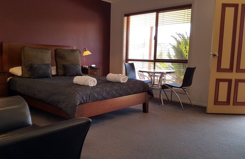 Broken Hill Hotel | Eco-Friendly Gateway Motor Inn: Highly Rated with Pool & Breakfast