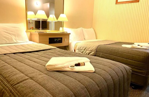 Narrandera Hotel | Gateway Motor Inn: Family-Friendly Stay with Pool & Dining