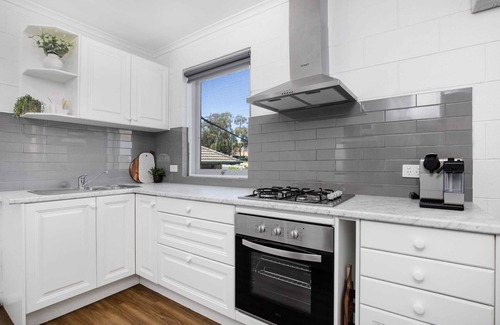 Bedford Park Apartment | Comfortable Gateway Retreat near Flinders Uni & Hospital