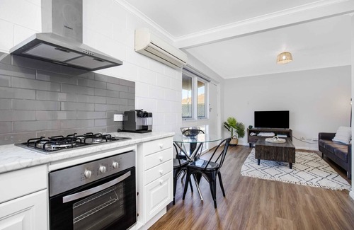 Bedford Park Apartment | Comfortable Gateway Retreat near Flinders Uni & Hospital