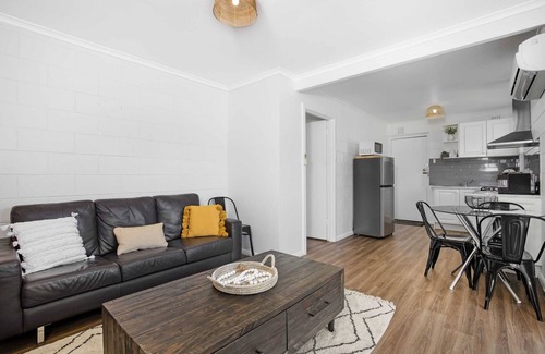 Bedford Park Apartment | Comfortable Gateway Retreat near Flinders Uni & Hospital