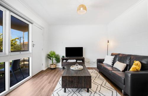Bedford Park Apartment | Family-Friendly Gateway Retreat near Flinders Uni & Hospital