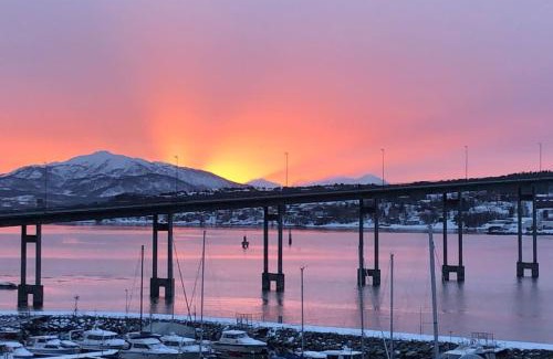 Finnsnes Apartment | Experience Midnight Sun at Senja's Pet-Friendly Retreat
