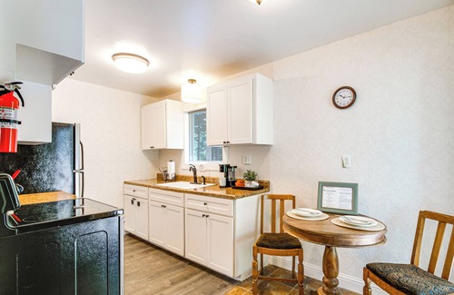 Klamath Lake Cottage | Gateway to Crater Lake: Cabin in Klamath Falls!