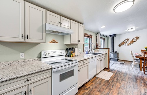 Packwood Cottage | Gateway to Mt Rainier: Riverfront Haven w/ Hot Tub