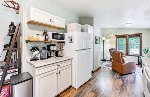 Packwood Cottage | Gateway to Mt Rainier: Riverfront Haven w/ Hot Tub