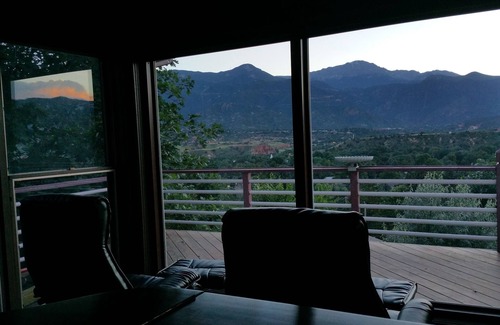 West Colorado Springs House | Explore Gateway to Pikes Peak & Garden of the Gods