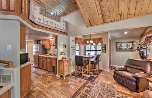 Show Low Cabin | Cozy Show Low Cabin with Deck - Ideal for Hiking Trips