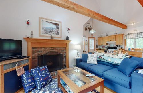 Eastham House | Discover Gateway to the Cape: Family-Friendly Retreat