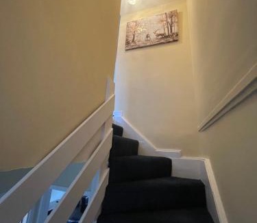 Balloch Apartment | Discover Gateway to the Loch: Family-Friendly Retreat