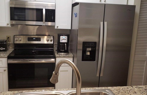 Saint Simons Island Condo | Gateway to the Village: Pet Friendly with Ocean Views
