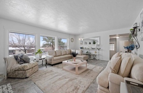 Tri-Cities House | Gather and enjoy the amenities
