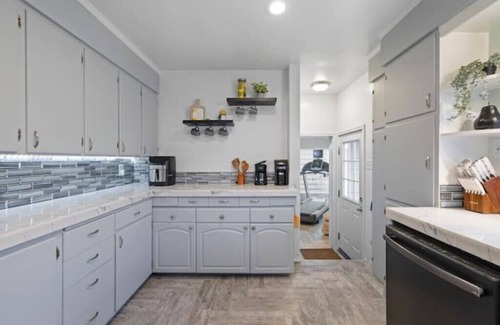 Tri-Cities House | Gather and enjoy the amenities