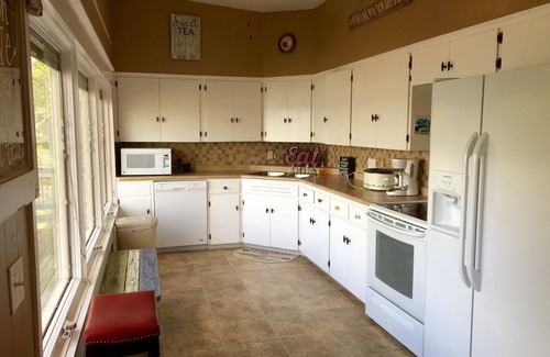 Almo House | Unwind at Family-Friendly Shelter Point on KY Lake