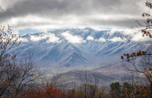 Chalet Village Ski Chalet | Relaxing Gatlinburg Cabin with Scenic Views & Hot Tub