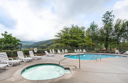 Gatlinburg Apartment | Relaxing Gatlinburg Chateau Rentals with Pool & Hot Tub