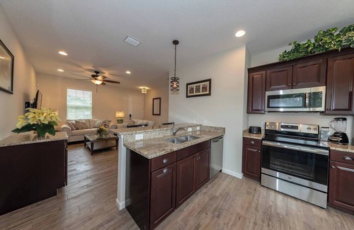 Oviedo Cottage | Idyllic Two-Bedroom Cottage with Lake Views in Oviedo