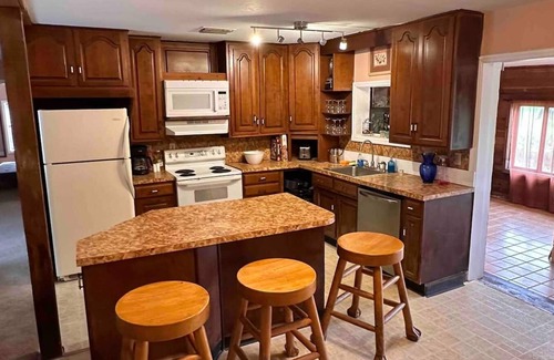 Oviedo House | Lakefront Getaway: 3 Bed Old-Florida Style Home