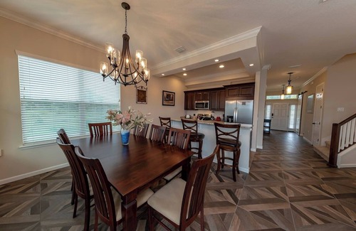 Oviedo House | Spacious 6 Bedroom Villa - Ideal for Groups & Families