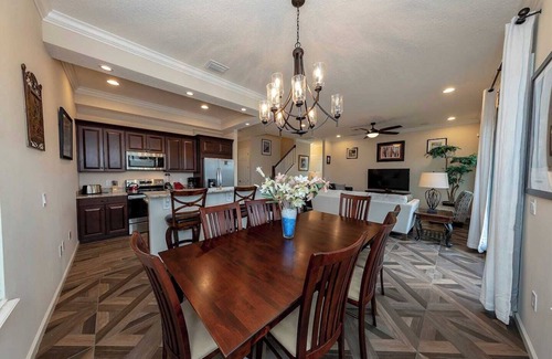 Oviedo House | Spacious 6 Bedroom Villa - Ideal for Groups & Families