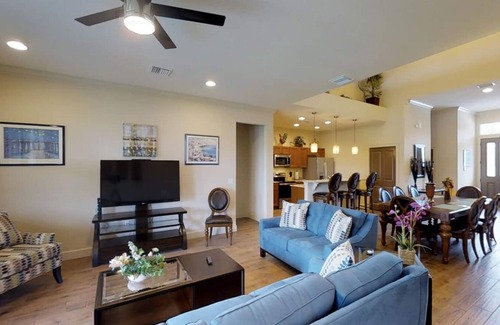 Oviedo Villa | Spacious 5-Bedroom Retreat with Loft & Pet-Friendly Perks