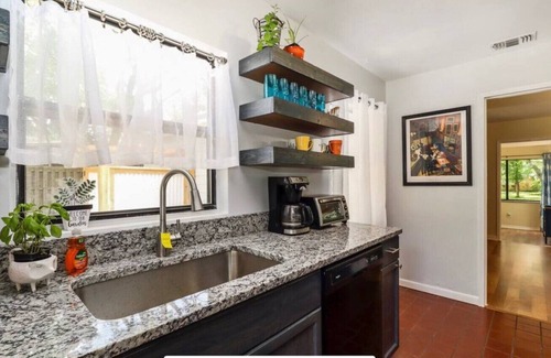 Gainesville House | Pet-Friendly Gator Springs Near Hospitals & UF - Rated 10/10