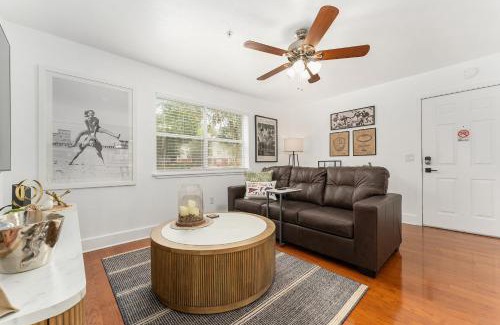 Gainesville Apartment | Gator Suites - Near UF, Shands & VA!