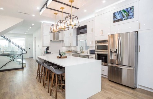 Newton House | Gatsby's Corner: Family-Friendly Home with Top Amenities